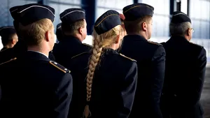 Germania introduce noi reguli în Armată despre bărbi și coafuri, după ce un sergent major a mers în instanță ca să poarte părul lung