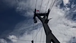 Aproape 80 de persoane, coborâte de pompieri din zeci de telegondole rămase blocate, în Köln, Germania