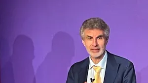 Avertismentul unuia dintre „naşii” AI: Cursa pentru supremaţia AI riscă să amplifice pericolele sistemelor „supraumane”