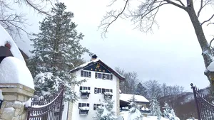 VIDEO Avalanşa din Italia: Autorităţile italiene continuă căutarea eventualilor supravieţuitori / Pompierii au găsit opt persoane în viaţă 