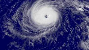 Stare de alertă în Insula Martinica în condiţiile apropierii Uraganului Dean