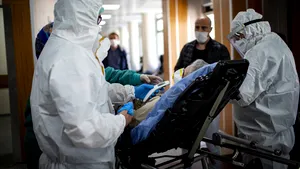 Şase pacienţi COVID din Cluj-Napoca şi Iaşi sunt transferaţi la spitale din Austria şi Polonia