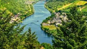 Un mic sat din Anglia a devenit un magnet pentru celebrități. Ce atrage vedetele în zonă