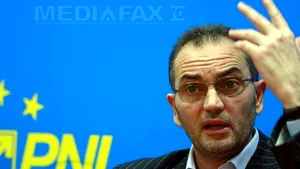 Senatorul Nicolae Neagu: Mă pregătesc de 20 de ani în speranţa că undeva, cândva voi urca pe scenă ca manechin