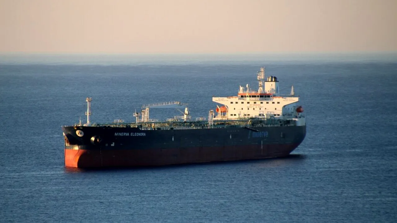 O navă rusească care transporta gaze s-a scufundat în Marea Mediterană după o explozie