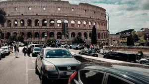 Orașul din Italia care restricționează accesul mașinilor. De ce au fost scoase 130.000 de vehicule din zonele cu trafic limitat
