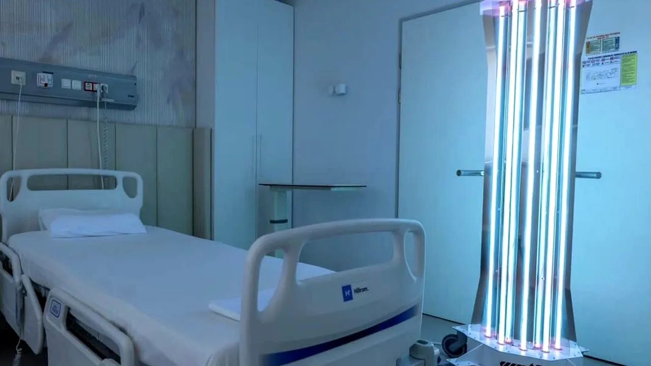 Unic în regiunea Moldovei. Sălile de operaţie ale Spitalului de Urgenţă din Galaţi, dezinfectate de roboţi