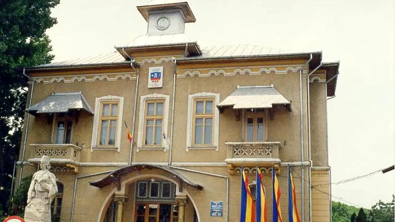 170 de angajaţi ai Primăriei Slatina, în grevă japoneză