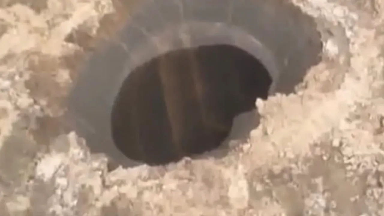 Cercetătorii americani au găsit explicaţia formării craterelor gigantice din Siberia