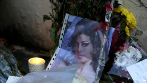 Foşti colaboratori ai lui Amy Winehouse şi alte vedete îşi exprimă regretul faţă de moartea cântăreţei