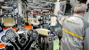 Hollande: Renault participă cu 3% la producţia României, balanţa comercială a Franţei are de câştigat
