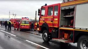 Braşov: Două persoane au murit într-un accident în care au fost implicate o maşină şi un autocar cu 34 de pasageri