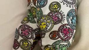 Naomi Campbell a distribuit prima fotografie cu copilul născut în luna mai. I-a adus un omagiu lui Gianni Versace