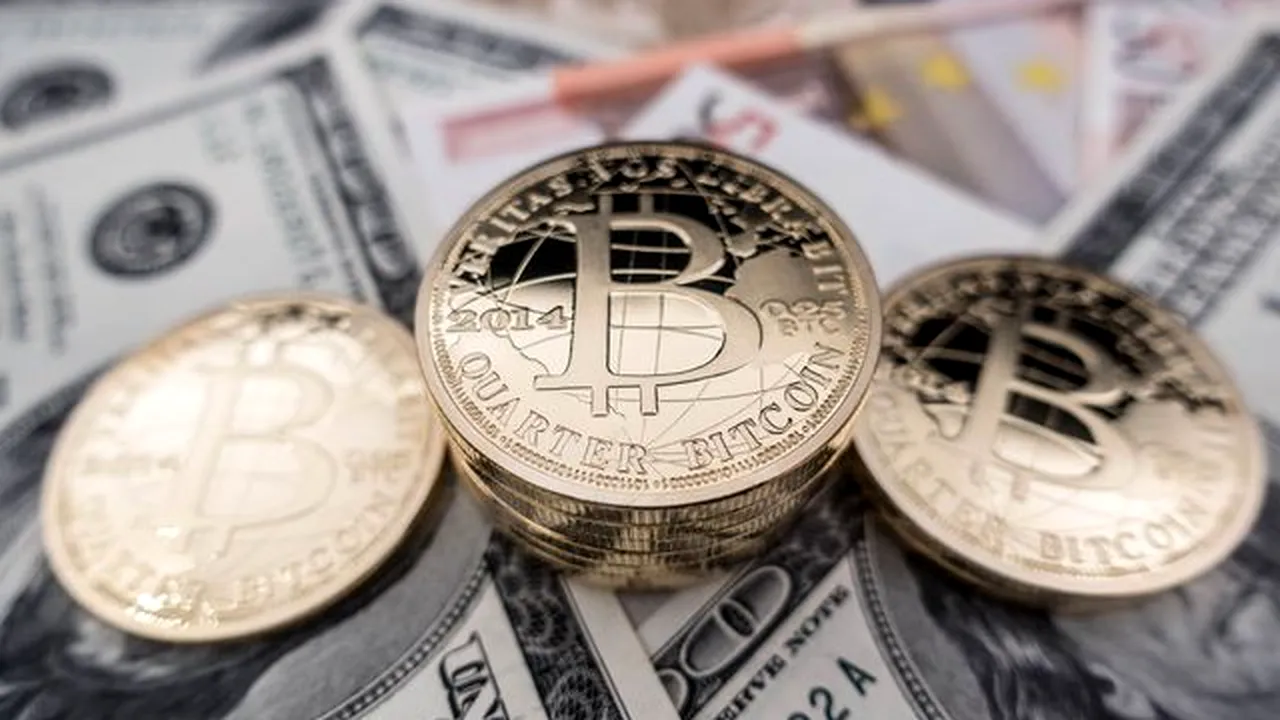 O lucrare realizată pe un zid din Paris ascunde un premiu de 1.000 de dolari în bitcoin
