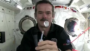 IMAGINI INEDITE: Cum se spală pe mâini astronauţii în spaţiu - VIDEO, FOTO