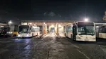 Motorină scoasă noaptea din rezervoarele autobuzelor, cu ajutorul paznicilor. Opt șoferi și doi paznici, la audieri