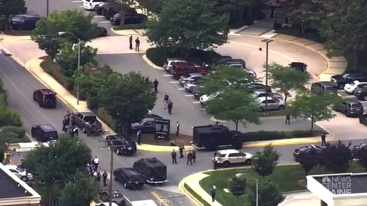 ATAC ARMAT în Statele Unite: Cinci morţi, după ce un bărbat a deschis focul în redacţia cotidianului Capital-Gazette din Annapolis | VIDEO