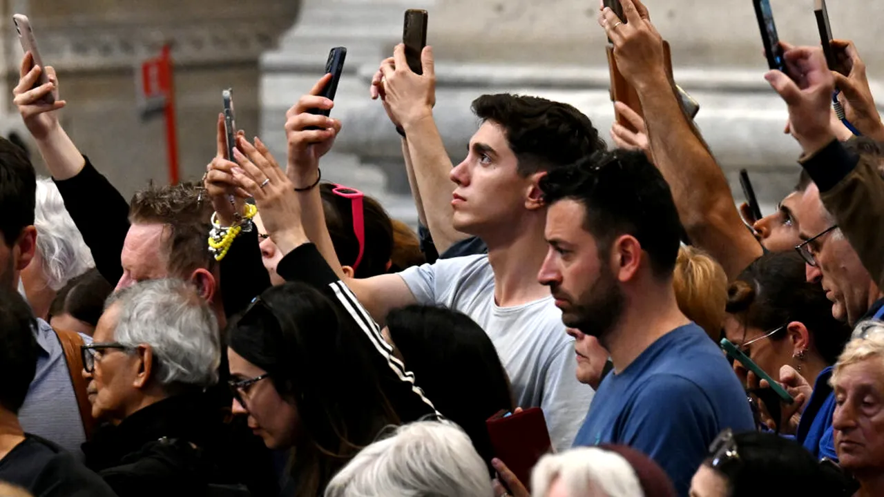 Cum pot fi afectate opiniile politice de algoritmii rețelelor sociale