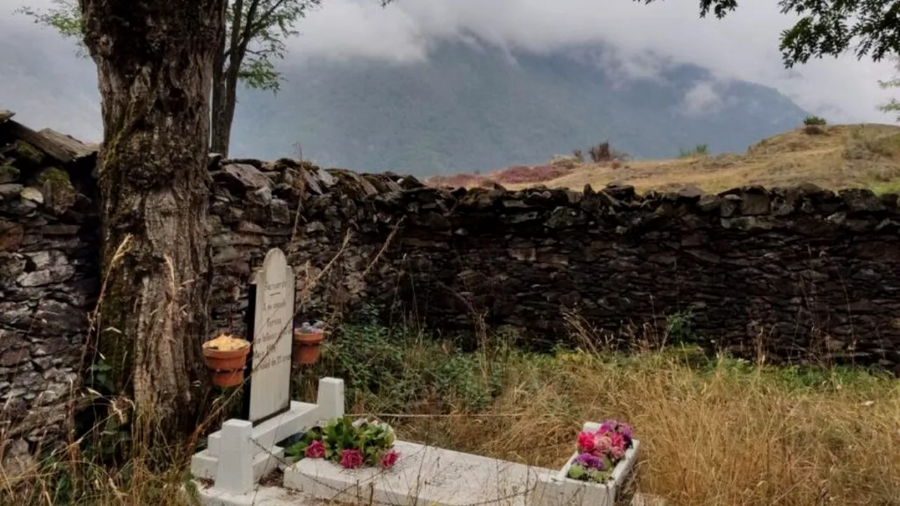 Cimitirul cu un singur mormânt din Valea Aranului. O povestea de dragoste cu final tragic