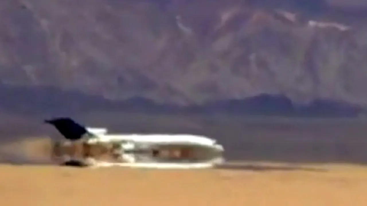 Un avion de pasageri, prăbuşit INTENŢIONAT în deşert. Experimentul care studiază siguranţa pasagerilor - VIDEO