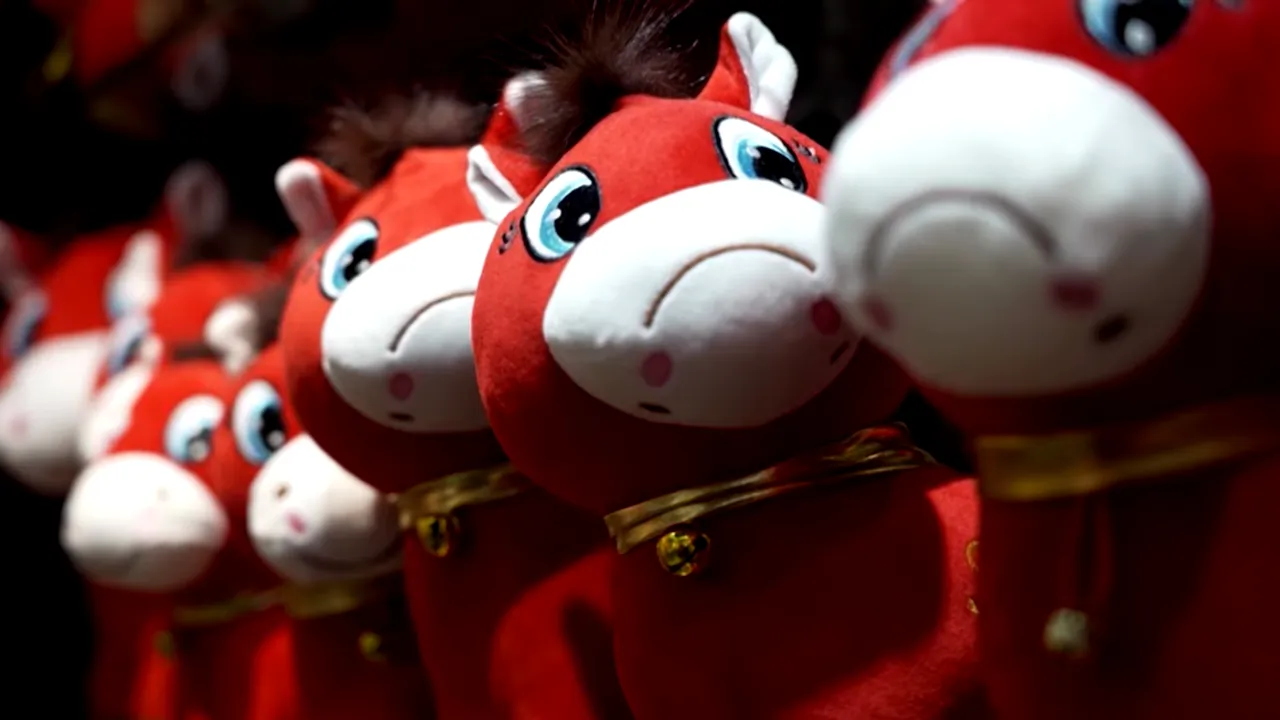 „Căluțul plângăcios” din Yiwu, fenomen viral înainte de Anul Nou Lunar