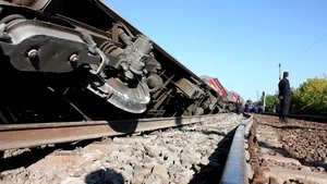 Locomotiva unui tren de persoane a deraiat în judeţul Bistriţa-Năsăud