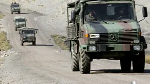 Confruntările de la graniţa irakiană, soldate cu moartea a 32 de rebeli şi 17 militari