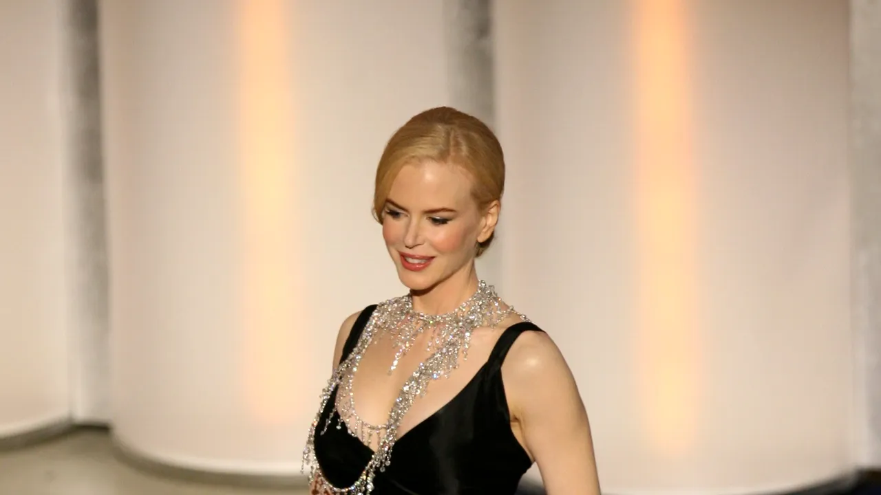 Nicole Kidman va poza goală şi însărcinată