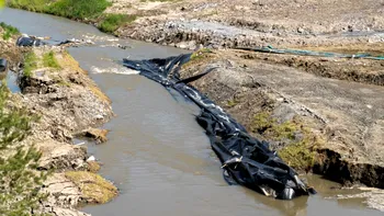 Criză a apei în Mureș provocată de catastrofa de la Praid. Locuitorii sunt îndemnați să facă rezerve