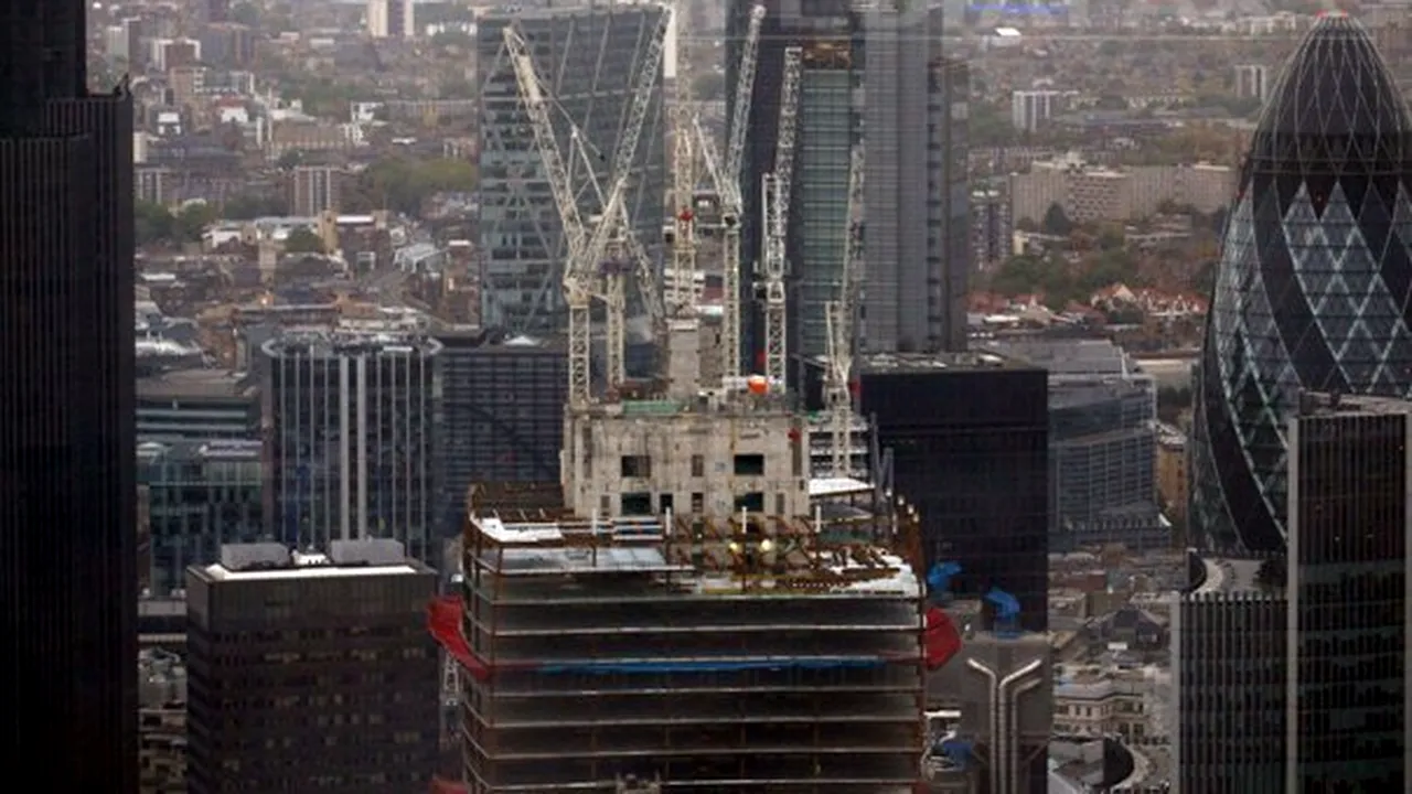 Locuinţele din cele mai scumpe zece cartiere din Londra valorează mai mult ca toată piaţa din Scoţia