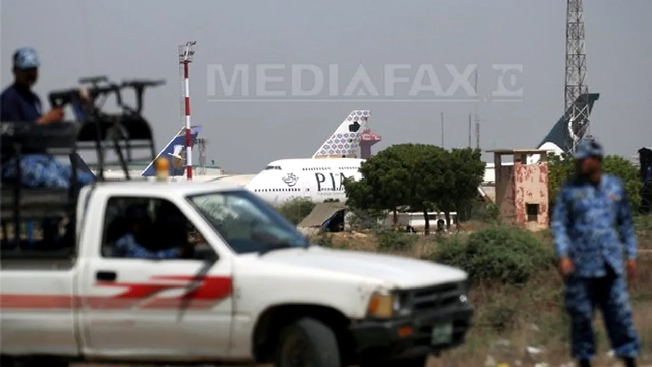 Cel puţin cinci morţi la aeroportul din Karachi, într-un atac comis de un grup înarmat