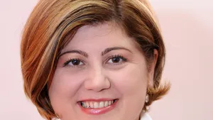 Circa 200 de persoane la slujba de pomenire a Lianei Dumitrescu oficiată de un sobor de şapte preoţi