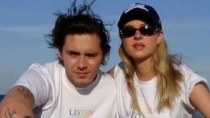 Brooklyn Beckham şi-a cerut iubita în căsătorie la doar 21 de ani/Reacţia părinţilor săi