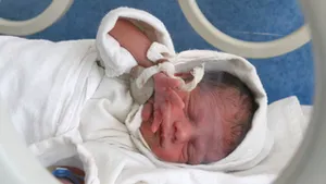 Gest de solidaritate fără precedent al unui pensionar de 90 de ani. Îşi donează economiile pentru a salva nou-născuţii