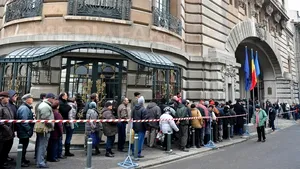 Trupul neînsufleţit al lui Sergiu Nicolaescu a fost incinerat cu onoruri militare. Regizorul, aplaudat de sute de oameni