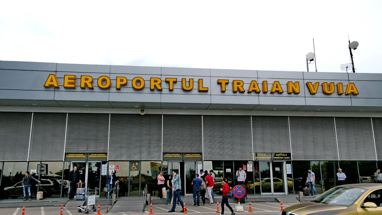 INCIDENT pe Aeroportul din Timişoara: Peste o sută de pasageri care urmau să zboare spre Creta, daţi jos din avion 