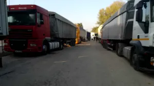 Cozi mari în portul Galaţi: Fermierii trimit cerealele la export din cauză că nu au silozuri pentru depozitare | GALERIE FOTO, VIDEO
