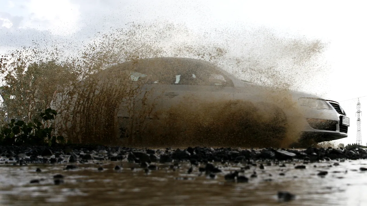 Probleme pe şoselele din Dobrogea: pericol de acvaplanare pe A2, ceaţă în judeţul Tulcea