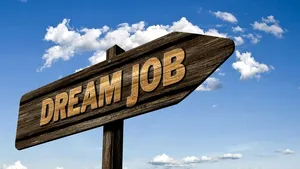 Tot mai mulți români își caută moduri de a-și suplimenta veniturile cu un job part-time