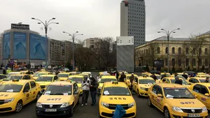 Transportatorii blochează din nou Bucureştiul: Peste 5.000 de maşini, aduse în faţa Guvernului/ UPDATE Reacţia UBER: Mulţi şoferi de taxi deja folosesc aplicaţia noastră