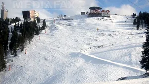Strat de zăpadă de peste jumătate de metru şi număr foarte mare de turişti la Poiana Braşov
