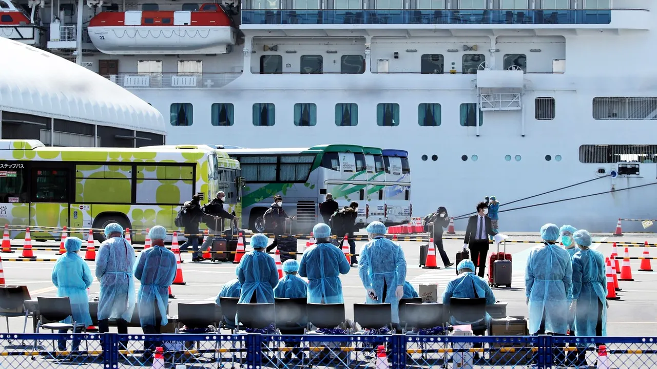 Şase români de pe Diamond Princess ajung sâmbătă în ţară, cu un avion al MApN. Ei au fost testaţi înainte să se îmbarce