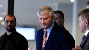 ECONOMIC Miliardarul ucrainean Rinat Ahmetov închide o fabrică importantă din România. Aproape 200 de angajați vor fi concediați | Atacurile Rusiei în Ucraina, motivul închiderii