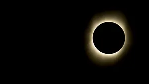 Astronomii au descoperit eclipsa a cărei durată depăşeşte orice record - FOTO 