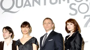 Daniel Craig a purtat pantofi cu toc înalt (Video)