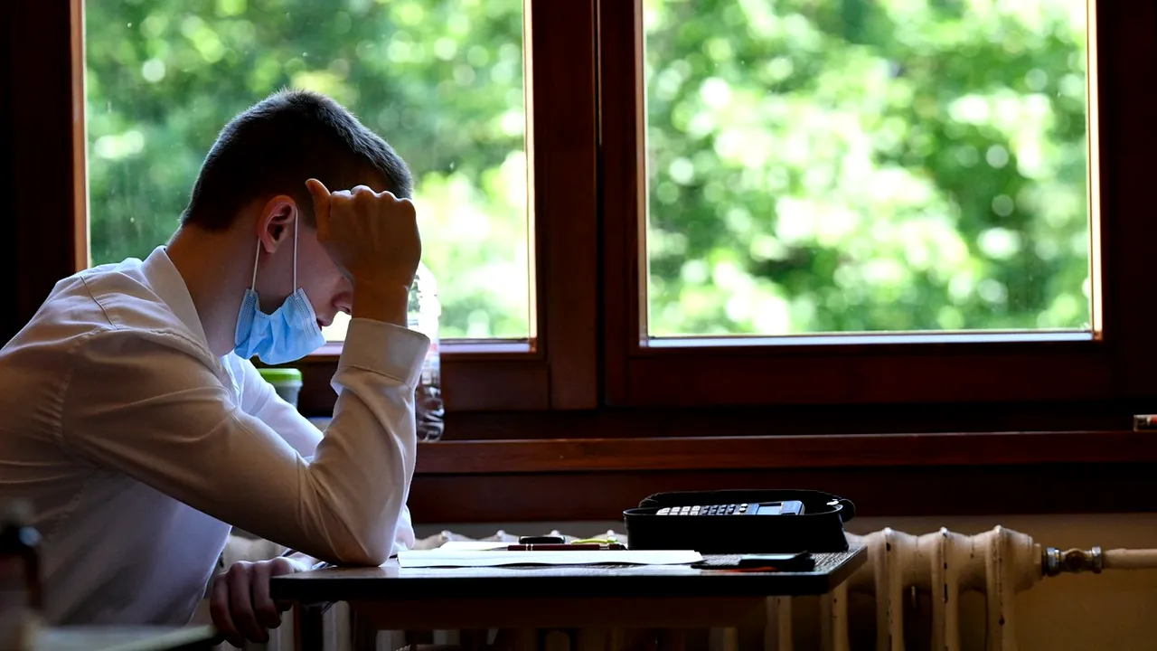 Ministerul Educaţiei nu cedează în faţa Avocatului Poporului. Elevii cu temperatură vor fi testaţi cu termometrul de patru ori