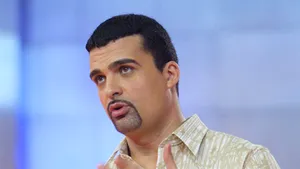 Cântăreţul Aurelian Temişan renunţă şi el la candidatură
