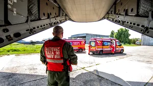 FOTO Explozia de la Petromidia. Cei doi bărbaţi cu arsuri grave au fost transferaţi în Germania