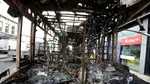 Haos în Irlanda de Nord. Protestatarii au incendiat vehicule, iar poliția a intervenit cu tunuri de apă