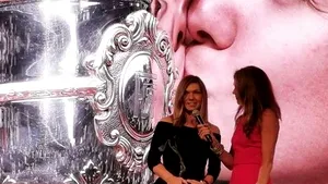 Simona Halep, premiată la Paris pentru cea mai bună tenismenă din 2018 | VIDEO